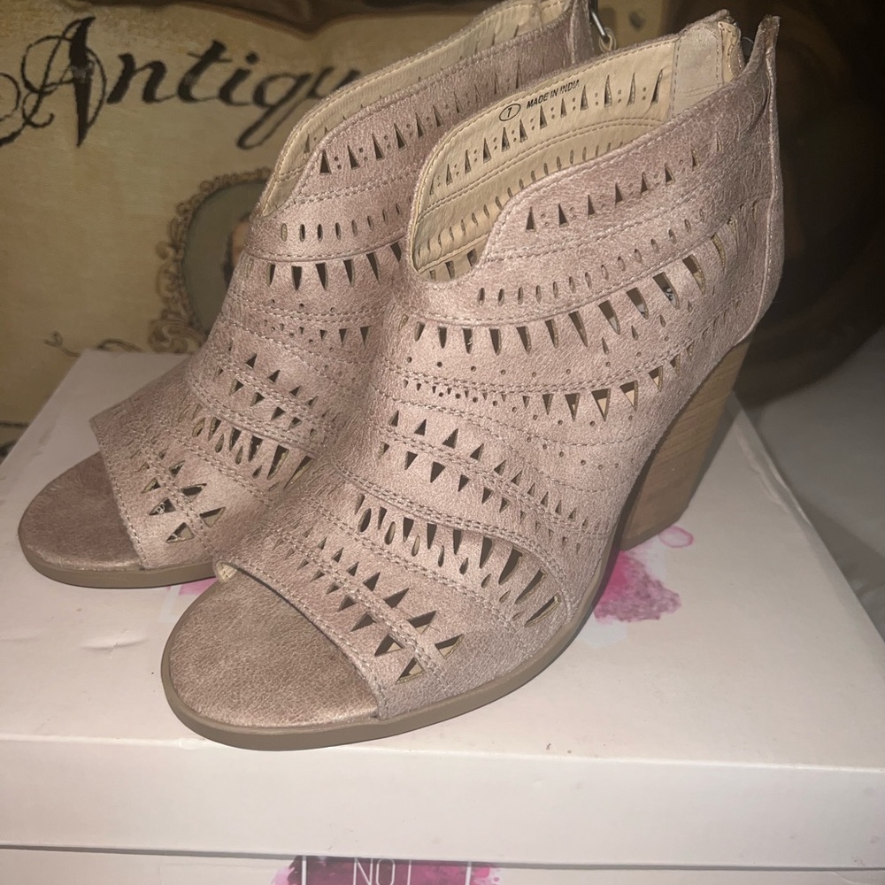 Super cute open toe bootie